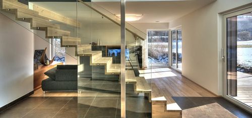 Treppe mit Glasverbau
